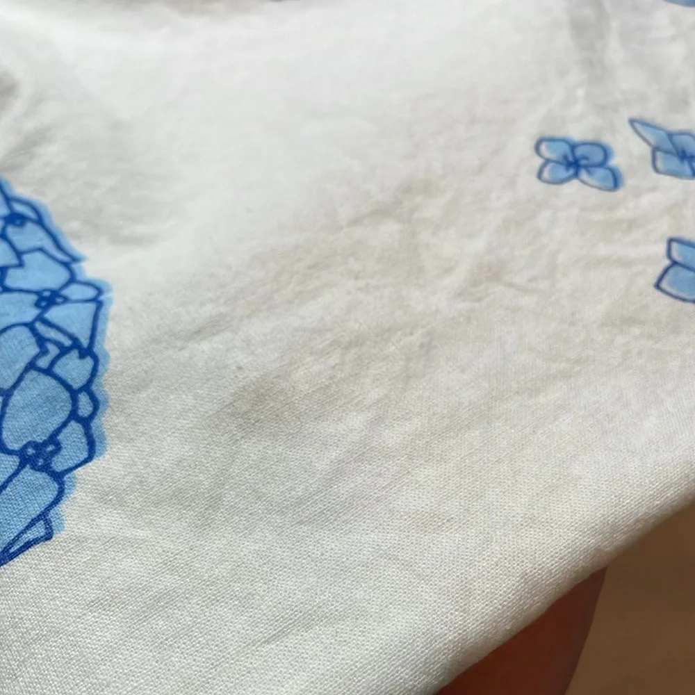 Sur La Table 100% cotton blue hydrangea table runner 14x84”